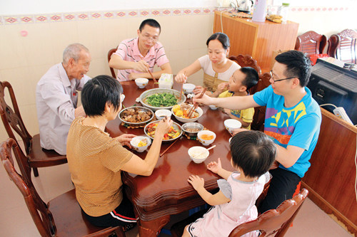 秀出中秋最美家庭团圆照 浩杰众泰s派送大奖