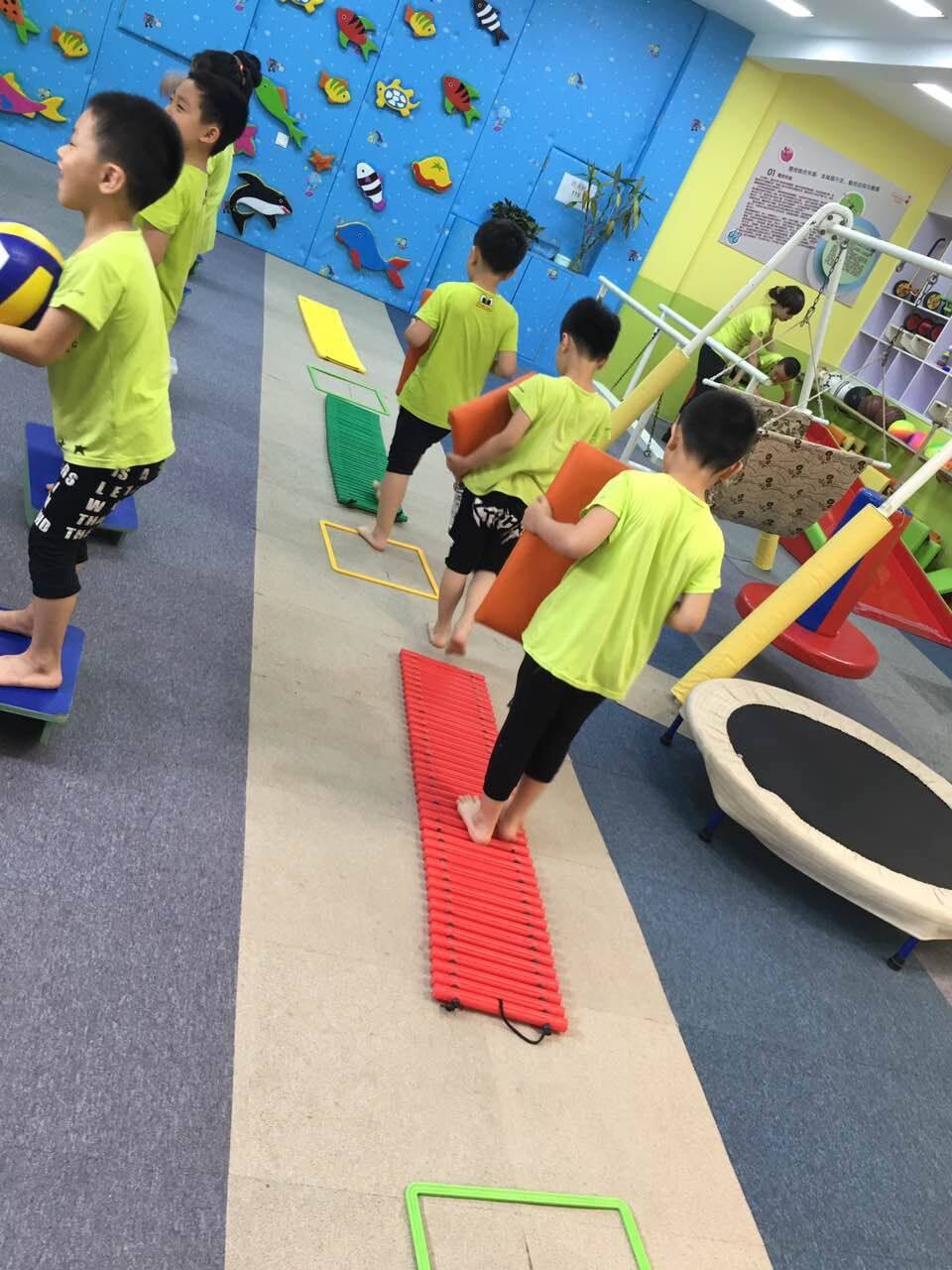 感觉统合训练对孩子运动平衡能力差及动作不协调的训练效果非常显著.