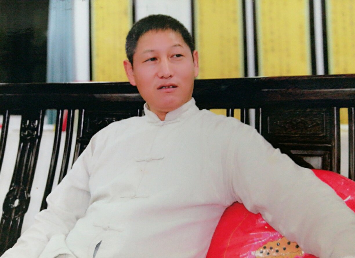 冯家明.江苏省南京市人,现在湖南长沙从事国学教育与推广工作.