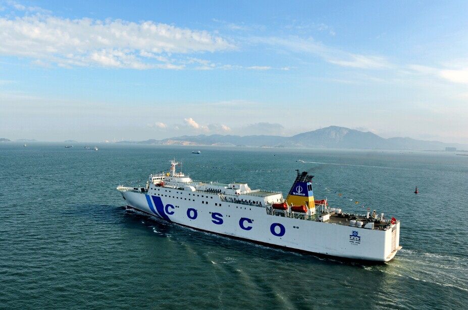 乘"中远之星"邮轮, 横渡台湾海峡,观海 上日出,赏海上明月 每日正餐餐