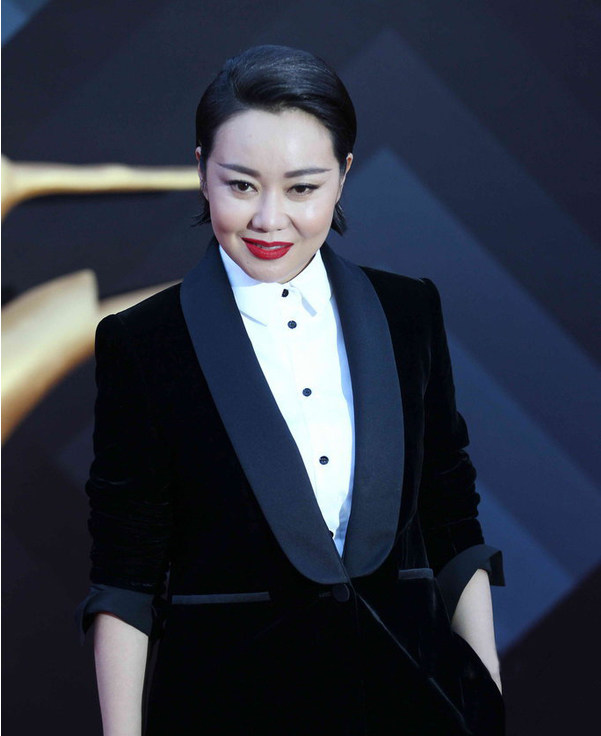 反转人生:46岁闫妮减肥30斤,从土肥圆变身马甲线女神