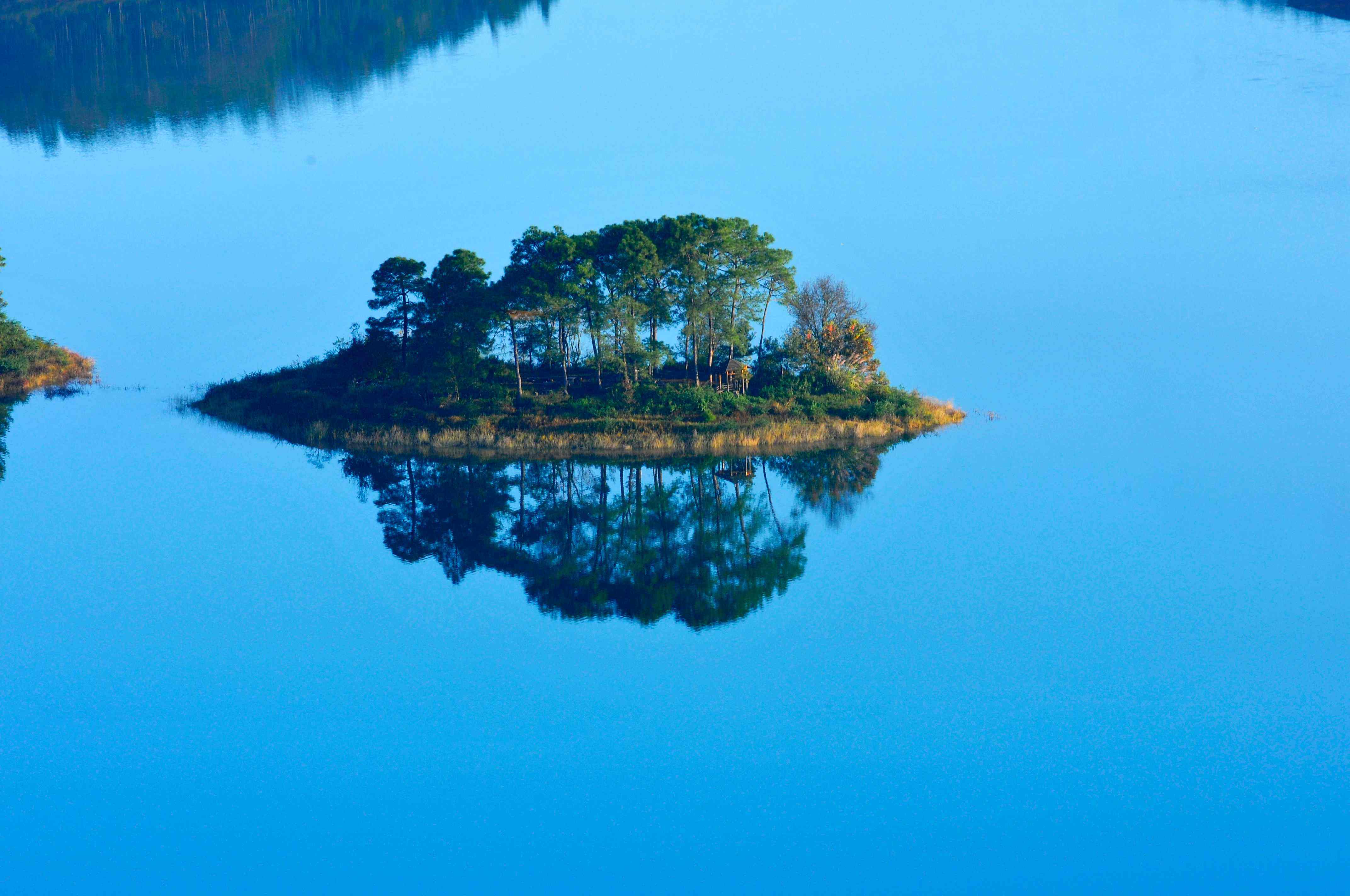 红河州泸西县阿拉湖风景区