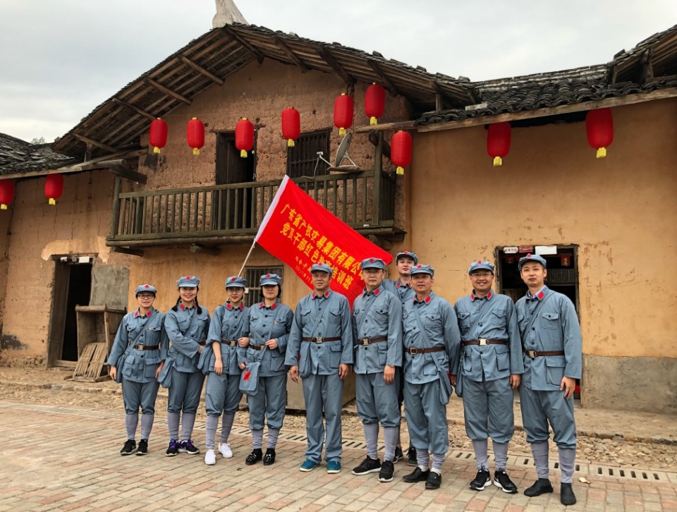全体学员在瑞金干部学院合影