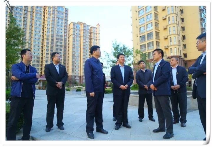 9月6日,区委书记张宝亮,区委常委,组织部长宋全星一行到德坤华府社区