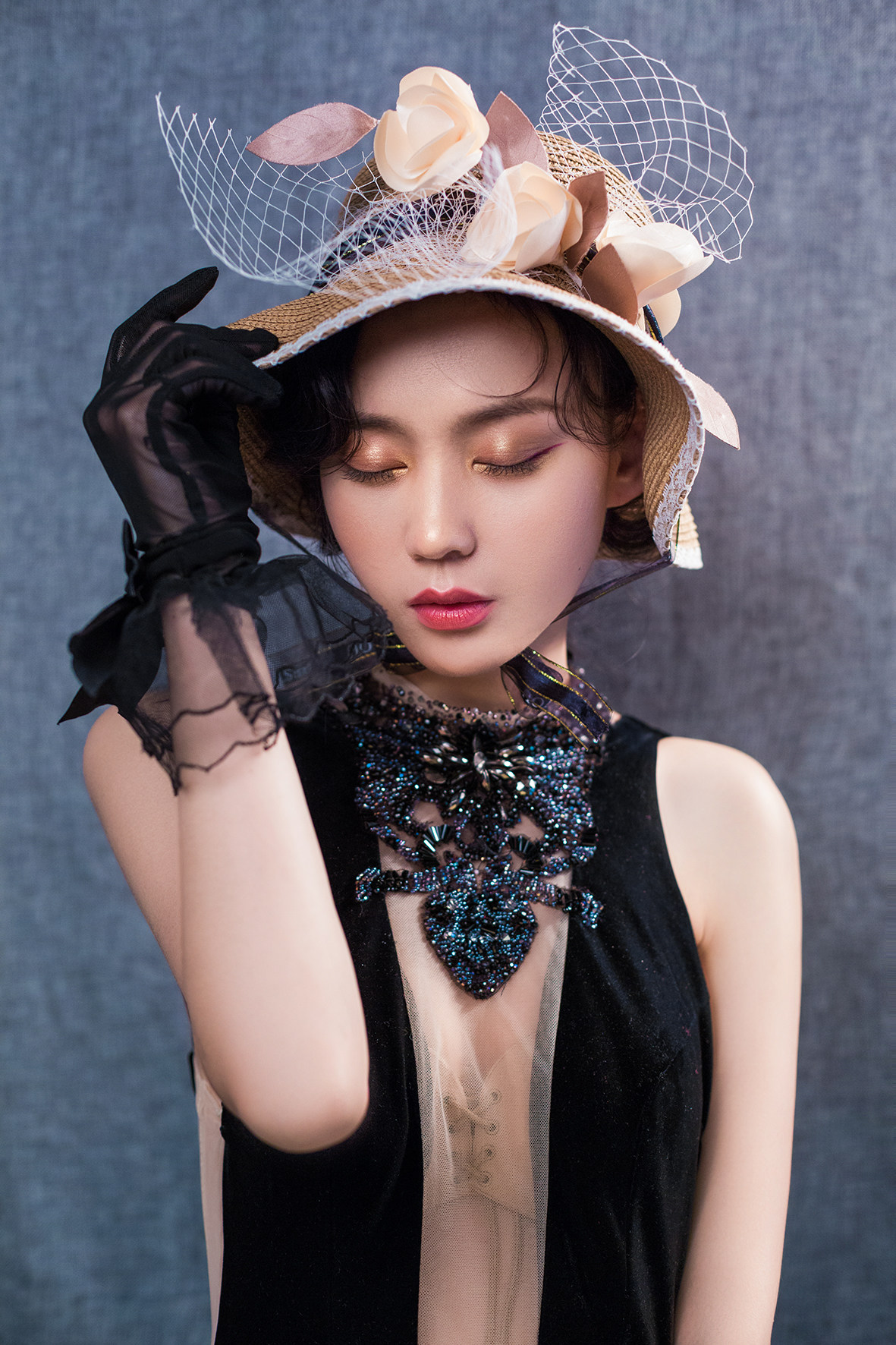 女同事假装喝醉把我骗回家