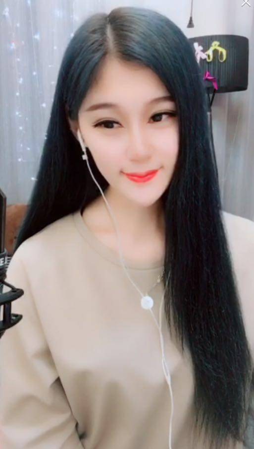 艾佳伊周年庆典_问答_答题_人人秀h5_rrx.cn
